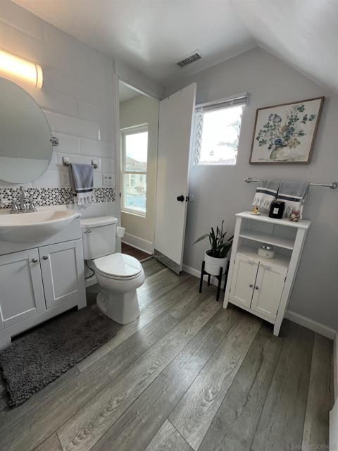 1525 Monroe Avenue, San Diego CA: https://media.crmls.org/mediaz/1ea6f734-9d53-467c-99f2-cf5aec07b581.jpg
