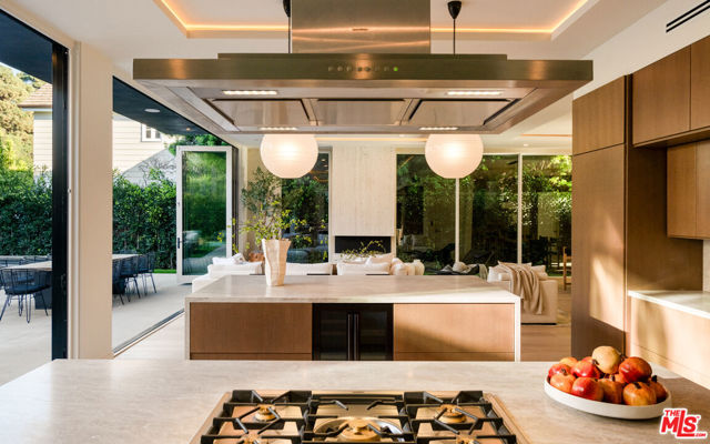 615 23rd Street, Santa Monica CA: https://media.crmls.org/mediaz/1ea71787-10dd-4586-b646-6bbc54b405e3.jpg