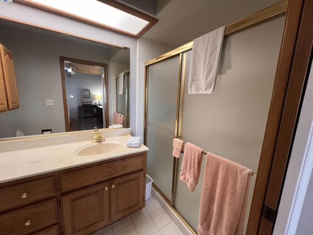 37 Binnacle Hl, Oakland CA: https://media.crmls.org/mediaz/1ea717c5-68cb-40ed-8f19-806eeb231753.jpg