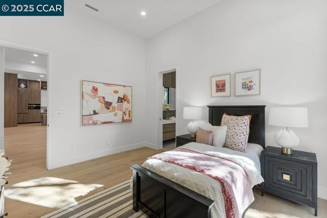 720 Laurel Dr, Walnut Creek CA: https://media.crmls.org/mediaz/1ea728cc-a884-4369-bc75-ff9f0fa598c5.jpg