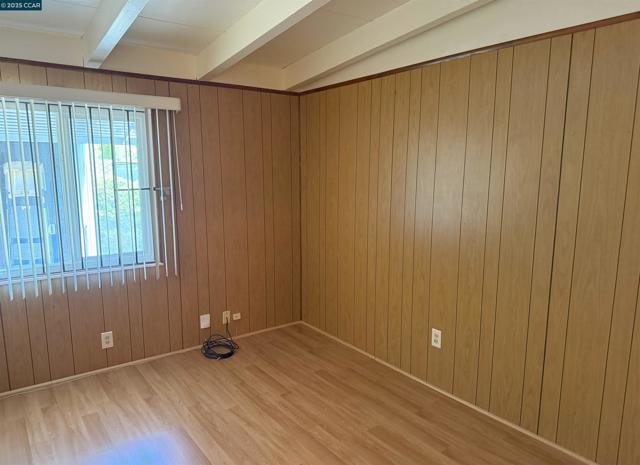 1679 Sarah Dr, Pinole CA: https://media.crmls.org/mediaz/1ea7b561-4fa6-4eb7-a2bd-11315a725db2.jpg