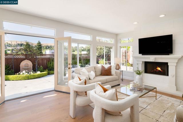 508 Zenith Ridge Dr, Danville CA: https://media.crmls.org/mediaz/1ea7c1e3-e819-4379-9dcd-8e7207c96677.jpg