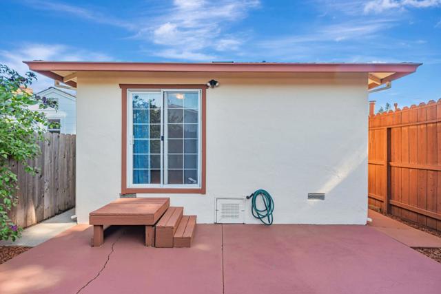 250 San Carlos Avenue, Redwood City CA: https://media.crmls.org/mediaz/1ea7e7dd-113a-4fdc-8495-c667daca26f5.jpg