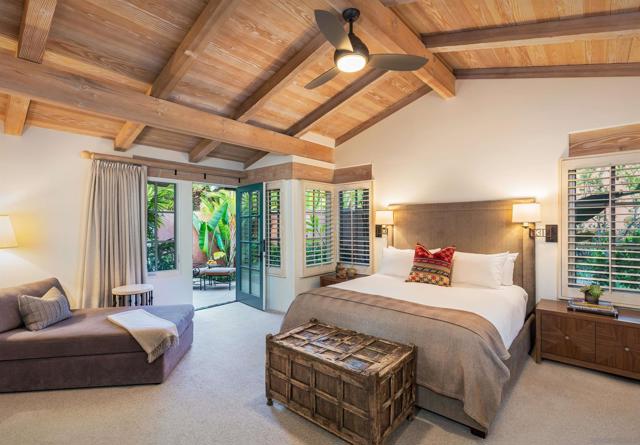 6122 Calle Valencia, Rancho Santa Fe CA: https://media.crmls.org/mediaz/1ea83cc5-ae9b-41e6-83d8-f3008f1a9526.jpg