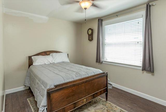 1176 Valota Road, Redwood City CA: https://media.crmls.org/mediaz/1ea888a1-5bfe-4bbb-9baa-c626700e4afd.jpg