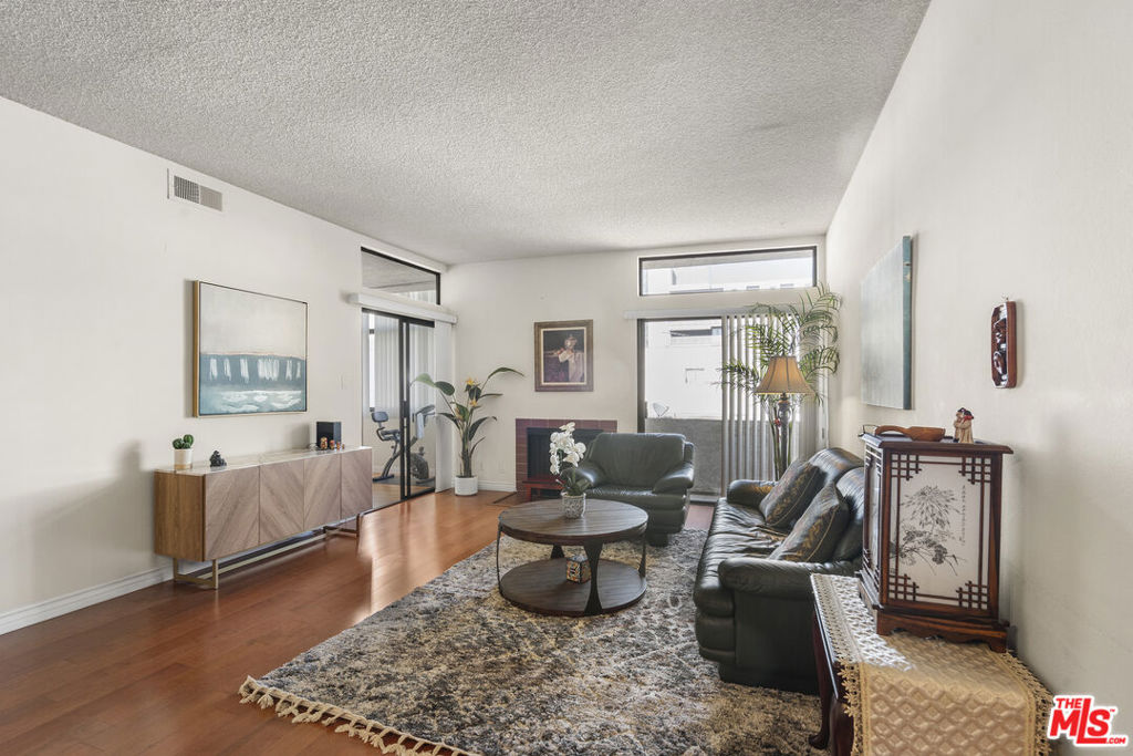 729 S Hobart Boulevard #40