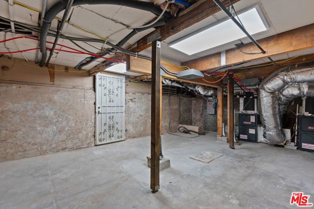 1810 Westmoreland Boulevard, Los Angeles CA: https://media.crmls.org/mediaz/1ea95569-7adb-4b80-ab0e-0f516c2c9cdf.jpg