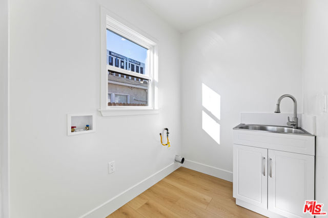 8507 Naylor Avenue, Los Angeles CA: https://media.crmls.org/mediaz/1eaa09c5-1821-49ea-9a5b-4cf26186106f.jpg