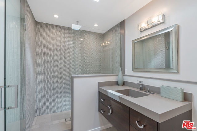 2829 Westbrook Avenue, Los Angeles CA: https://media.crmls.org/mediaz/1eaaf021-398d-4461-baf7-7fe606bb0e5b.jpg