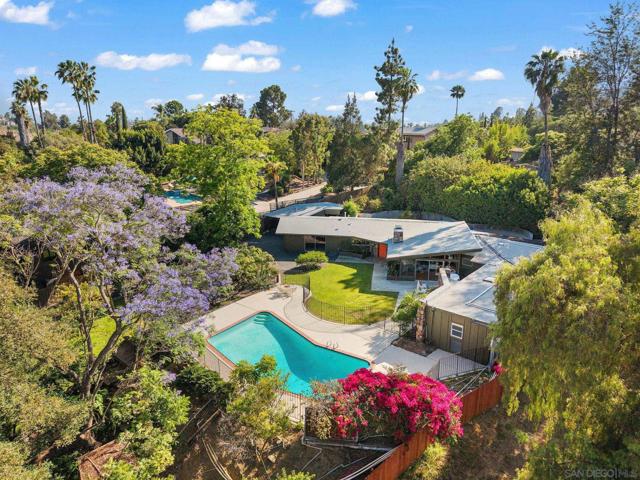 4936 Alzeda Drive, La Mesa CA: https://media.crmls.org/mediaz/1eaaf49d-3fc3-463f-8a98-2d366b061ef6.jpg