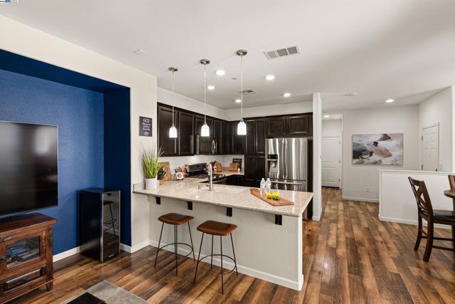 6505 Brando Loop, Fair Oaks CA: https://media.crmls.org/mediaz/1eab152b-56f4-4a8c-b9d5-0285eb0436ba.jpg