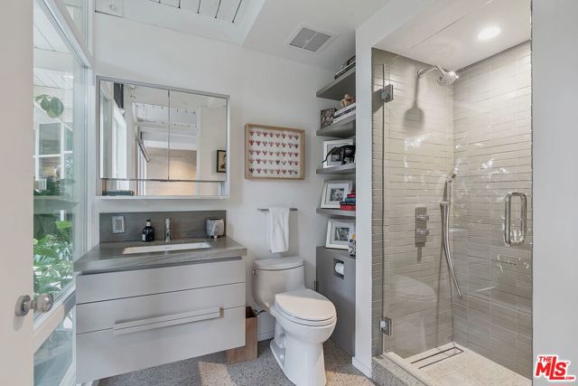 2179 Mandeville Canyon Road, Los Angeles CA: https://media.crmls.org/mediaz/1eab1d30-9667-4c1a-95f7-bb40b22cb5e6.jpg