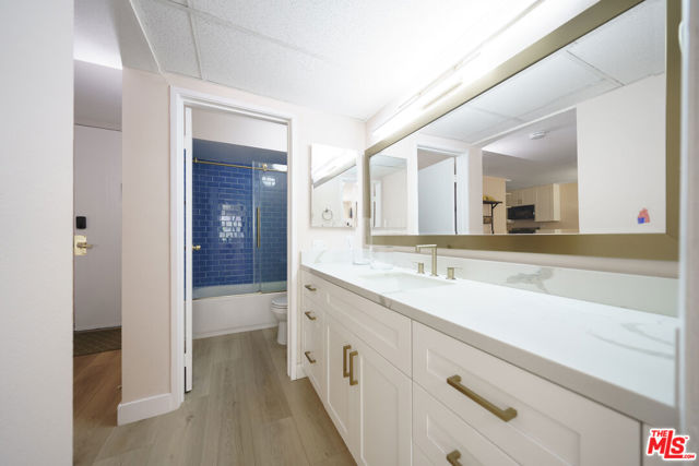 421 S La Fayette Park Place, Los Angeles CA: https://media.crmls.org/mediaz/1eab90eb-2942-4af8-bd5a-9d2a993aa9a9.jpg