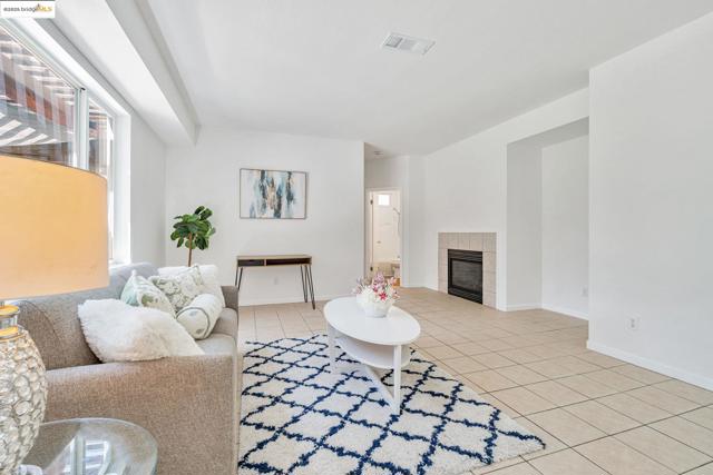 1261 King Loop, Tracy CA: https://media.crmls.org/mediaz/1eabeba9-53de-4e12-aa9a-6bf308c3d898.jpg