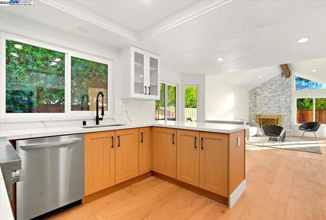 11 Paddock Ct, Pleasant Hill CA: https://media.crmls.org/mediaz/1eac5f29-9645-45e1-9777-f2ad90606b6a.jpg