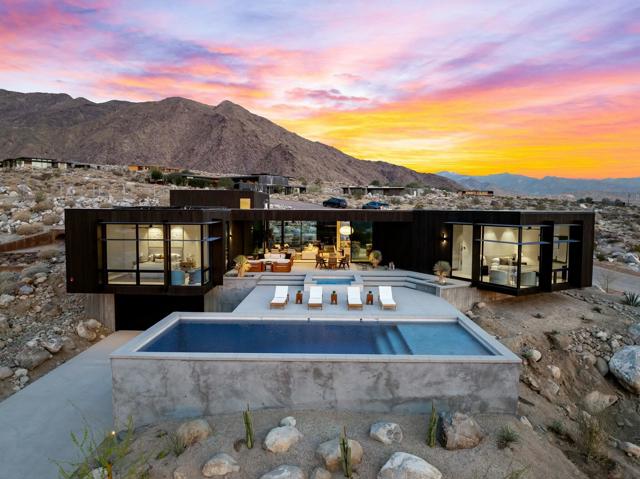 2085 Desert Flower Court, Palm Springs CA: https://media.crmls.org/mediaz/1eac632d-7dcf-4f2c-b13b-22ab04e67a5e.jpg