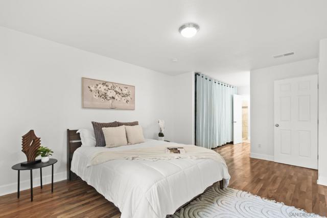 10325 Caminito Cuervo, San Diego CA: https://media.crmls.org/mediaz/1eacc16c-81bf-4966-b5e4-97fd0230c9be.jpg