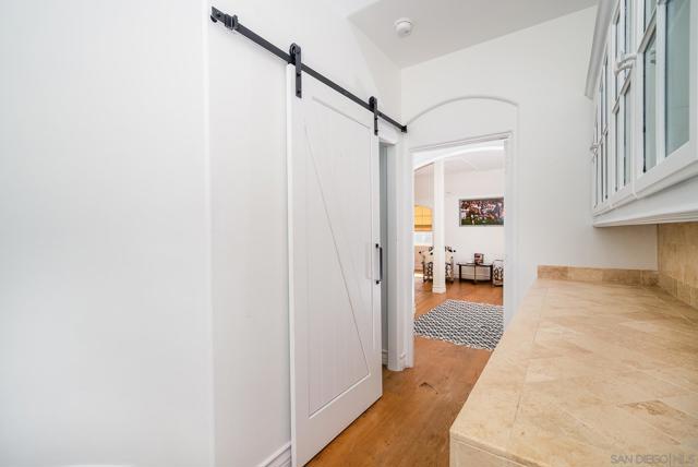 5 Rolling View Lane, Fallbrook CA: https://media.crmls.org/mediaz/1eacebcc-7324-49c3-bbf4-74cc97d65210.jpg