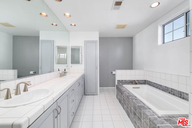 1827 Barry Avenue, Los Angeles CA: https://media.crmls.org/mediaz/1ead440d-c415-4218-8ff2-6169ff6accda.jpg