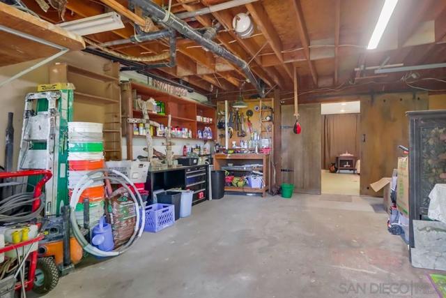 255 Highline Trl, El Cajon CA: https://media.crmls.org/mediaz/1eae77df-d55b-4ed4-9610-196006c6a232.jpg
