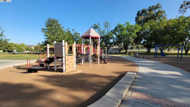 46762 Winema Cmn, Fremont CA: https://media.crmls.org/mediaz/1eaea854-1ff5-488b-8358-2f9eeb3d1372.jpg