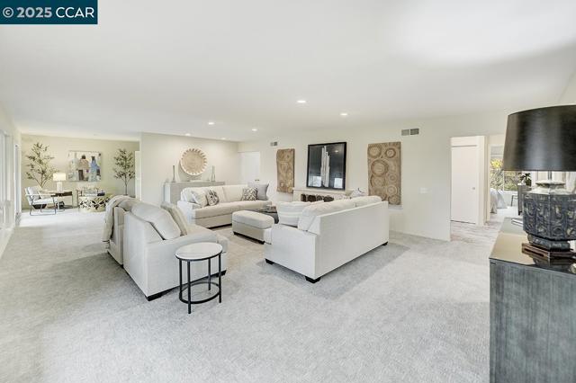 2900 Tice Creek Dr, Walnut Creek CA: https://media.crmls.org/mediaz/1eaf00c5-0f7a-410b-8e44-791a776f5f3e.jpg