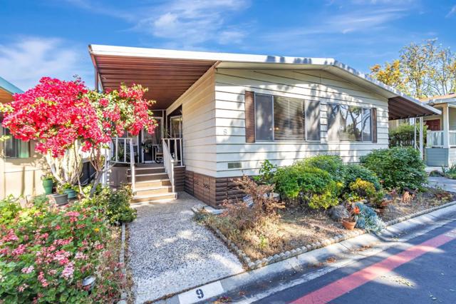 690 Persian Drive, Sunnyvale CA: https://media.crmls.org/mediaz/1eaf663e-6c8c-4281-926a-deb4b882fbf8.jpg