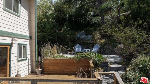 1212 Fernwood Pacific Drive, Topanga CA: https://media.crmls.org/mediaz/1eafb33a-49e8-4166-a08b-3589b7a8ebb2.jpg