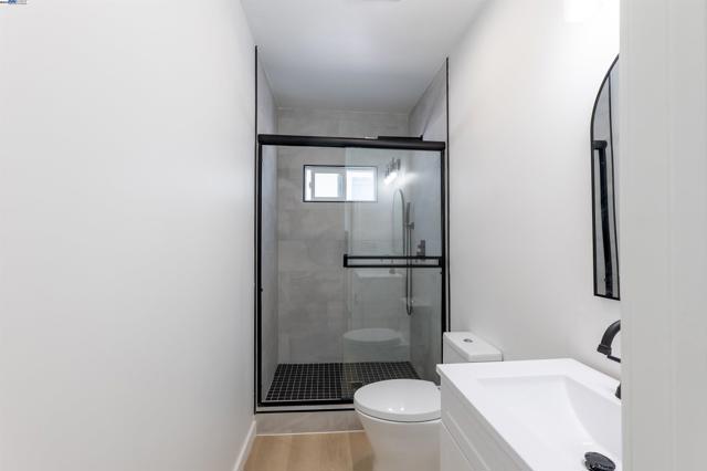 1276 64Th Ave, Oakland CA: https://media.crmls.org/mediaz/1eafe3a0-4188-4f29-ac4a-0f9dc1161597.jpg