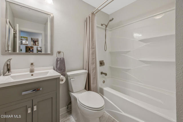 1233 Calle Olmo, Thousand Oaks CA: https://media.crmls.org/mediaz/1eafefe1-2490-48e0-b061-6375df5716fa.jpg