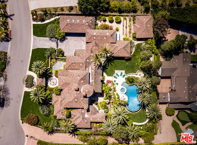 427 La Marina Drive, Camarillo CA: https://media.crmls.org/mediaz/1eb0b55b-be83-41d8-ab08-42f237801163.jpg
