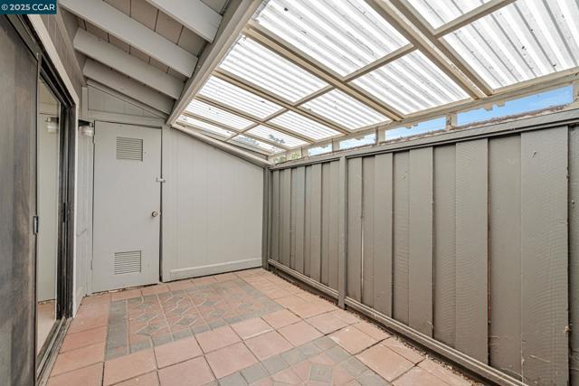 1335 Kenwal Rd, Concord CA: https://media.crmls.org/mediaz/1eb0bbba-83ac-40f0-84fc-26ee426b4f86.jpg