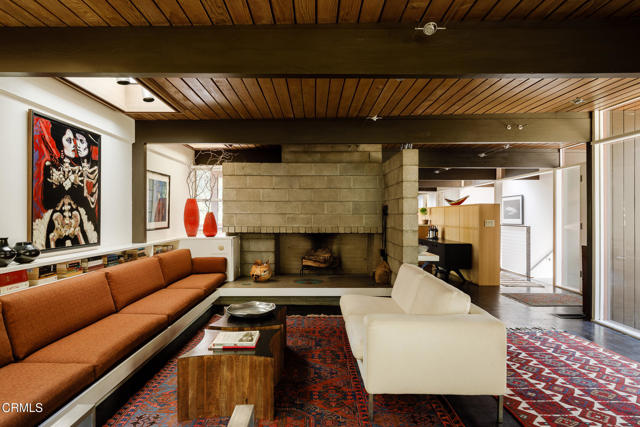 820 Burleigh Drive, Pasadena CA: https://media.crmls.org/mediaz/1eb0d6e5-3c73-4ae7-94ab-fd70d33ce48d.jpg