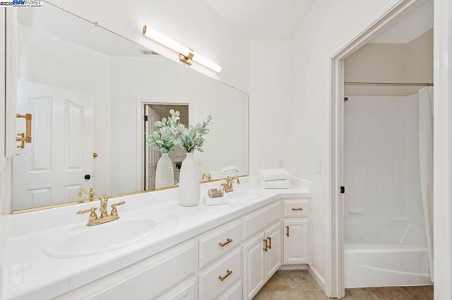942 Finovino Ct, Pleasanton CA: https://media.crmls.org/mediaz/1eb0fe8f-7e4c-44f5-b366-6a6d660f914e.jpg
