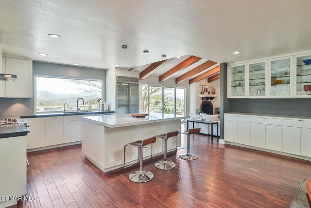 1117 Woodridge Avenue, Thousand Oaks CA: https://media.crmls.org/mediaz/1eb11895-3055-4562-9d09-5794f403f35e.jpg