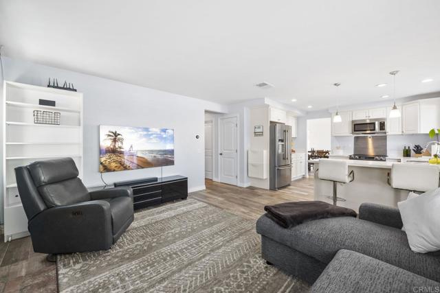 Detail Gallery Image 17 of 36 For 4867 Seascape Dr, Oceanside,  CA 92057 - 4 Beds | 3 Baths