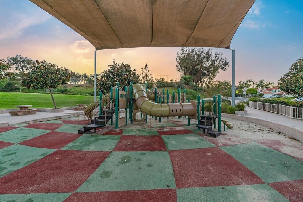 https://media.crmls.org/mediaz/1eb13020-3e8e-4fec-82ab-566b52679ec0.jpg?preset=X-Large