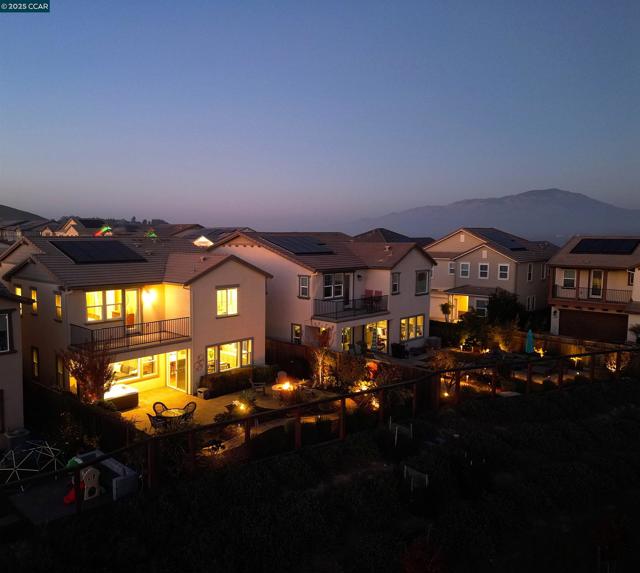 528 Caprio Ct, San Ramon CA: https://media.crmls.org/mediaz/1eb13523-8d38-44f8-bb8b-bb5c07c6bfdd.jpg