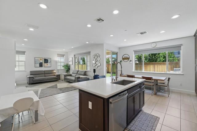 410 E Redberry Place, Mountain House CA: https://media.crmls.org/mediaz/1eb1ec07-16d4-43d4-9f4f-8239ac9d9301.jpg