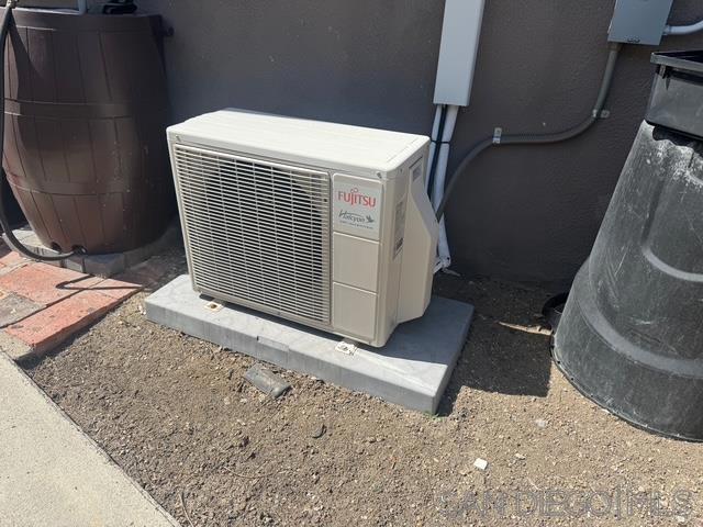 12710 Montauk St, Poway CA: https://media.crmls.org/mediaz/1eb25c78-84c1-4d3c-a2aa-edc694e3b9f6.jpg