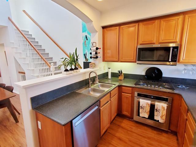 Detail Gallery Image 6 of 18 For 6484 Corte La Luz, Carlsbad,  CA 92009 - 2 Beds | 2 Baths