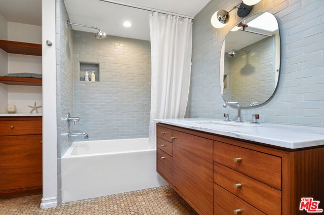4277 Beck Avenue, Studio City CA: https://media.crmls.org/mediaz/1eb29bed-00f4-455d-87f9-537802eb4b7f.jpg