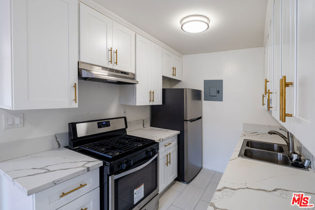 7209 Willoughby Avenue, Los Angeles CA: https://media.crmls.org/mediaz/1eb2b213-7034-4a17-a2da-86c24a373ea7.jpg