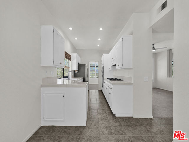 24 Green Brier Circle, Coto de Caza CA: https://media.crmls.org/mediaz/1eb317f0-da4f-4ec3-aa61-5782b2f63e07.jpg