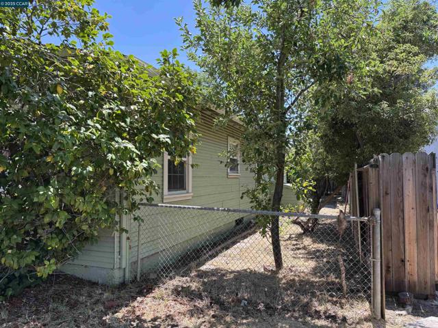415 W 9Th St, Antioch CA: https://media.crmls.org/mediaz/1eb3a76a-fa9c-4440-b740-9111a87670b6.jpg