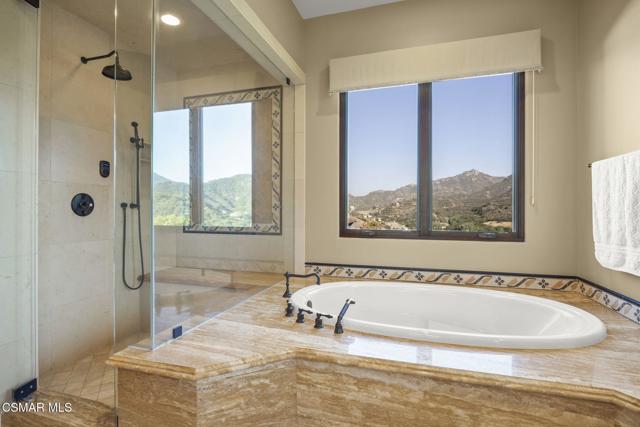 82 Queens Garden Drive, Thousand Oaks CA: https://media.crmls.org/mediaz/1eb3c67c-9ad3-4359-b89f-2aac8835ea3d.jpg