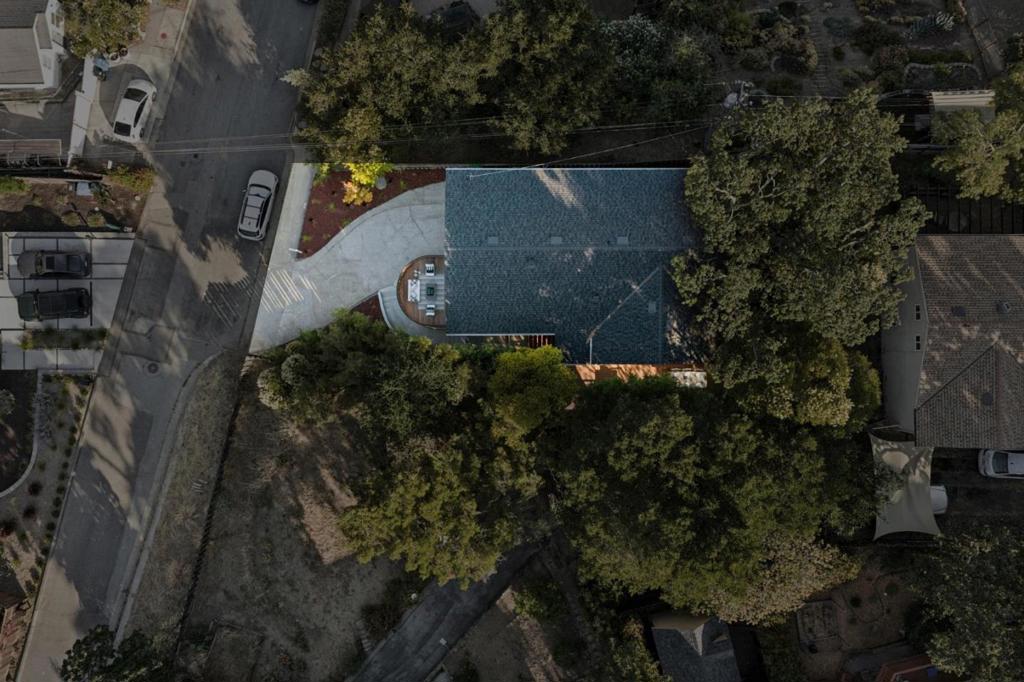 https://media.crmls.org/mediaz/1eb3dee8-d3ed-43ad-9df0-a0b8d19cf2d1.jpg?preset=X-Large