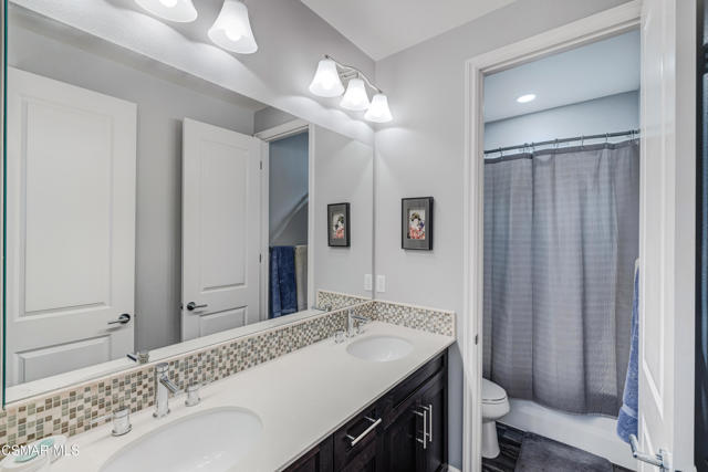 6923 Ridgemark Court, Moorpark CA: https://media.crmls.org/mediaz/1eb4243e-8beb-48c3-a413-ea69ebda1473.jpg