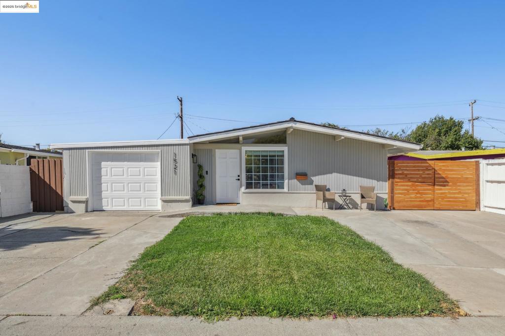 1521 JUNE AVE