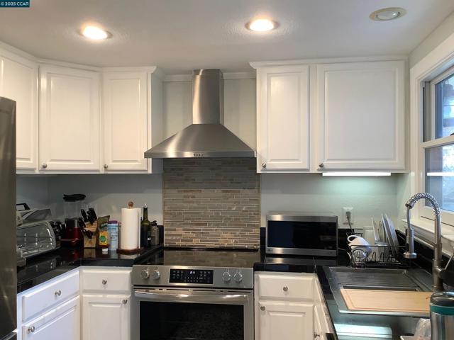 4041 Saint Andrews Way, Antioch CA: https://media.crmls.org/mediaz/1eb52d3c-4978-4944-a0eb-c929e05c4c26.jpg